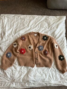 entro Tan Cropped Floral Appliqué Cardigan